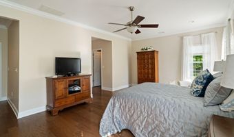 10 CHAPEL HILL Ct, Barnegat, NJ 08005