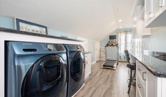 18 South Plz, Amity Harbor, NY 11701