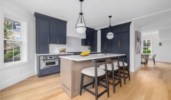 104 Second St, Newport, RI 02840