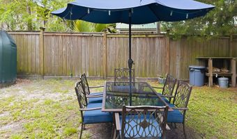 128 4th St, Apalachicola, FL 32320