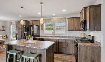 53 Greenlawn Dr, Danbury, CT 06810