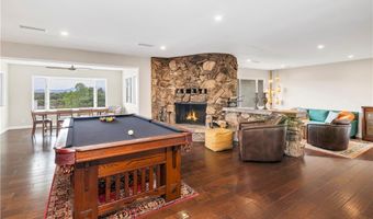 735 Del Valle Dr, Fallbrook, CA 92028