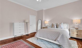 221 E 32nd St, Savannah, GA 31401