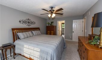 300 Lakeview Cir, Aurora, OH 44202