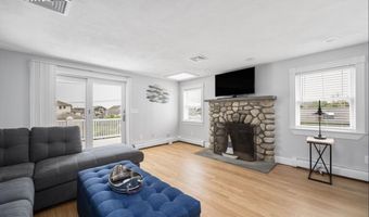 7 Conant Ave, Narragansett, RI 02882