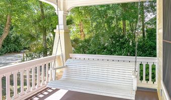 15 8th St, Apalachicola, FL 32320