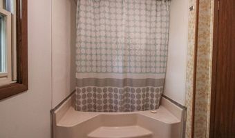 443 Piccadilly Cir, Bismarck, ND 58504