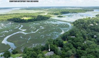 70 Dolphin Point Dr, Beaufort, SC 29907