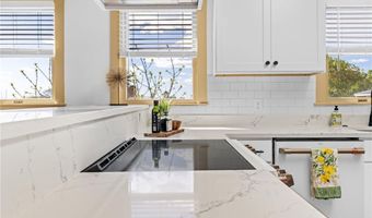 18 Barney St 3, Newport, RI 02840