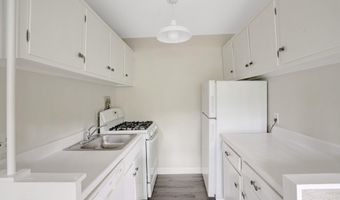 7717 DONNYBROOK Ct 103, Annandale, VA 22003