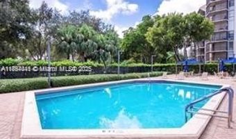 3301 N Country Club Dr 112, Aventura, FL 33180