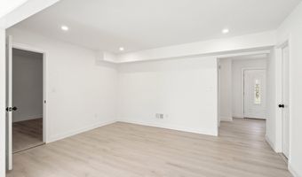 13 Grouse Dr, Bayville, NJ 08721