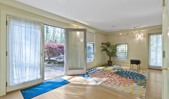 8 Morgan Rd, Canton, CT 06019