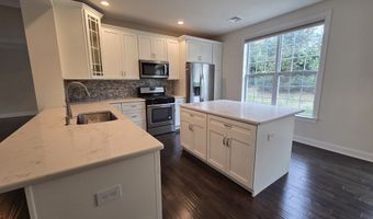 12 Putnam Ln, Danbury, CT 06810