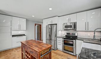 114 Claremont Dr, Albrightsville, PA 18210