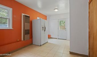 125 Eighth St, Belford, NJ 07718