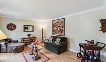 278 Oakleigh Woods Dr, Ballwin, MO 63011