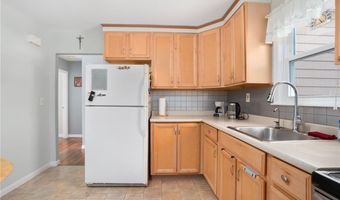 7 Restmere Ter, Middletown, RI 02842