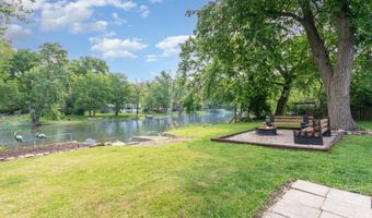 1237 Fox River Dr, Algonquin, IL 60102