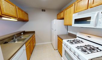 2785 S Knightsbridge Cir, Ann Arbor, MI 48105