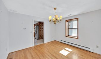 52 Clubhouse Dr, Bourne, MA 02532