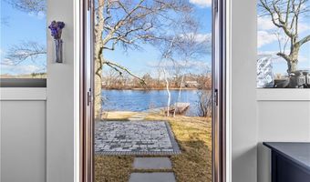 17 Jamaica Way, North Kingstown, RI 02852