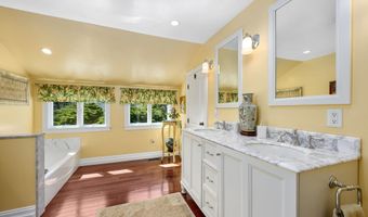 55 Tonela Ln, Barnstable, MA 02630