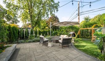 116 E Orchard St, Arlington Heights, IL 60005