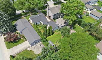 905 N Douglas Ave, Arlington Heights, IL 60004