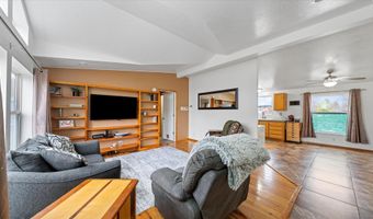 317 7th St, Benton City, WA 99320