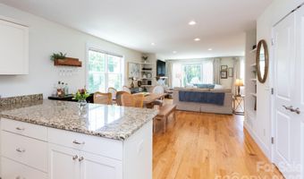 32 Greenwood Fields Dr, Asheville, NC 28804
