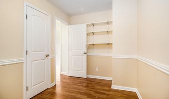 900 Barton Dr, Ann Arbor, MI 48105