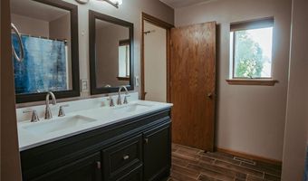610 25th St SW, Austin, MN 55912