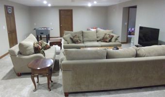 680 N Easton Dr, Angola, IN 46703
