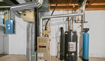 209 Greenbriar Ln, Dalton, OH 44618