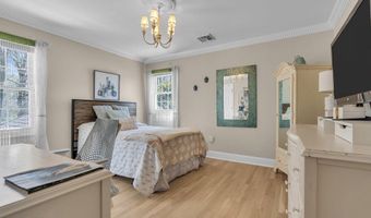 14 Bunker Hill Dr, Middletown, NJ 07748