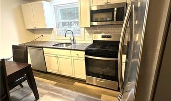 8 Ashby St, Johnston, RI 02919