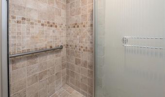 15143 Briarwood Dr, Basehor, KS 66007