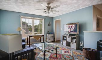 8 Royal Ln, Raymond, NH 03077