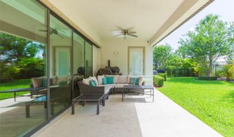 6331 VOYAGERS Pl, Apollo Beach, FL 33572