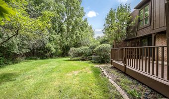1040 Greenhills Dr, Ann Arbor, MI 48105