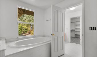 16840 Hawthorne Ave, Anderson, CA 96007