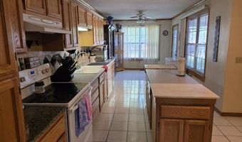 651 W Pearl St, Aurora, MO 65605