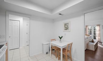 917 Claytonbrook Dr 3, Ballwin, MO 63011