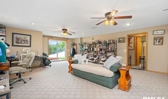 325 WOODLAND Dr, Andalusia, IL 61232