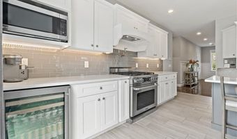 54 Michael Dr, Bristol, RI 02809