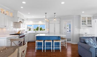 10 11TH St, Beach Haven, NJ 08008