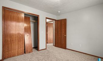 410 N 9th Ave, Brandon, SD 57005
