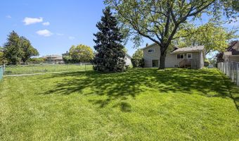 1570 W Goldengate Dr, Addison, IL 60101