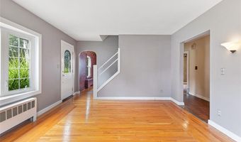 111 White Pkwy, North Smithfield, RI 02896